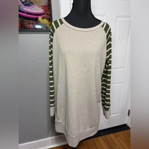 Bellamie Regan Striped Sleeve w/ elbow patch . No size tag